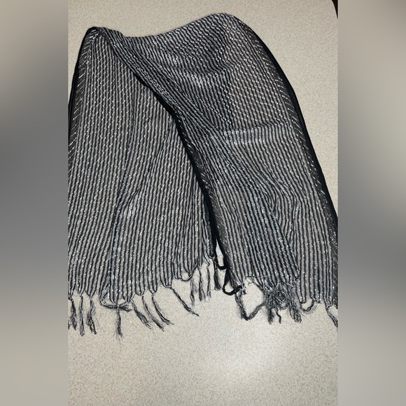 Black Gray Metallic Thread Fringed Scsrf - Picture 3 of 7